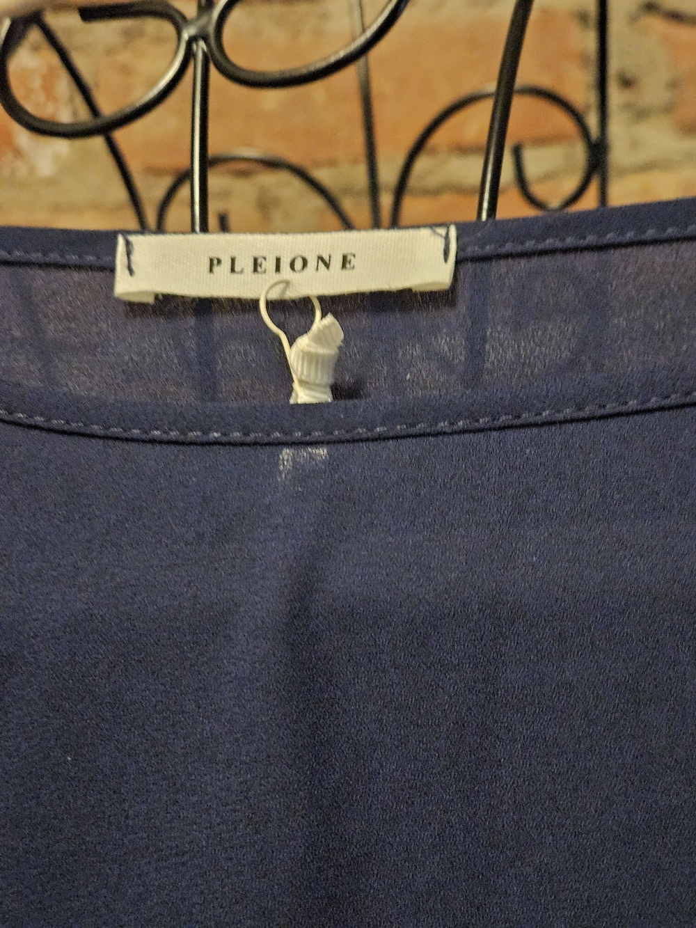Elegant Pleione Navy Long-Sleeve Blouse with Tie Cuffs NWT MSRP$116 - Picture 2 of 7